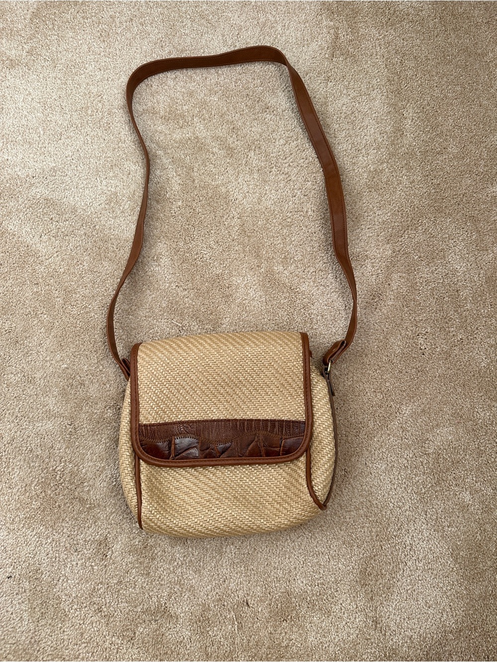 Woven Straw Crossbody Bag Brown Croc Embossed Trim Vintage Style